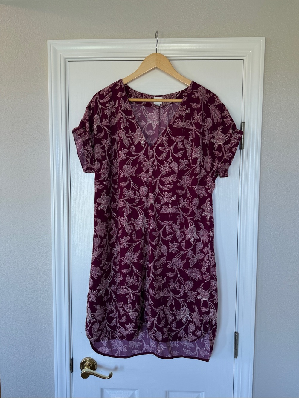 Floral V-Neck Short Sleeve Dress in Burgundy High/Low